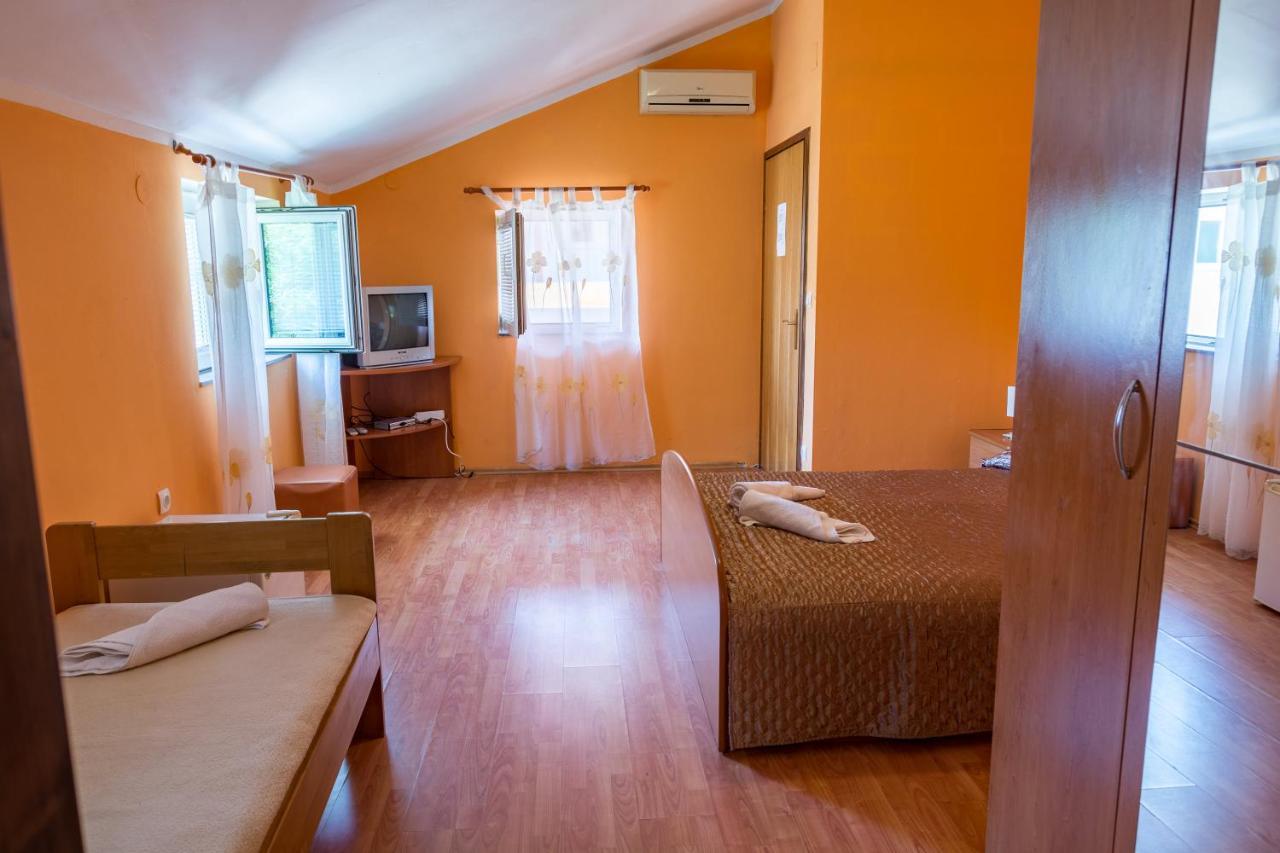 Pag Marina Rooms & Apartment Ngoại thất bức ảnh