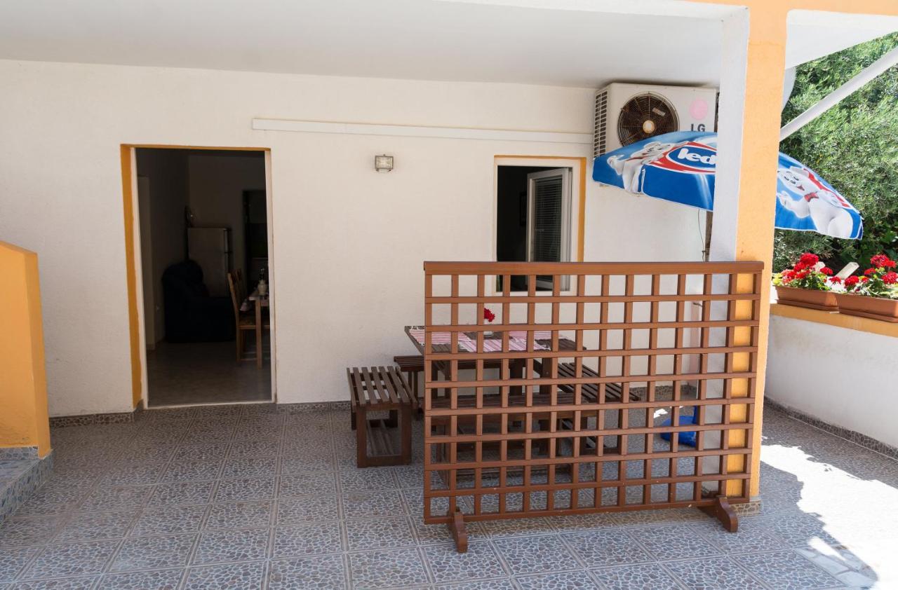 Pag Marina Rooms & Apartment Ngoại thất bức ảnh