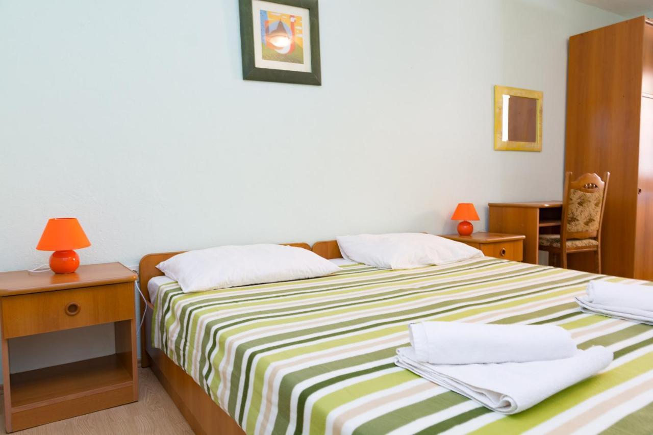 Pag Marina Rooms & Apartment Ngoại thất bức ảnh